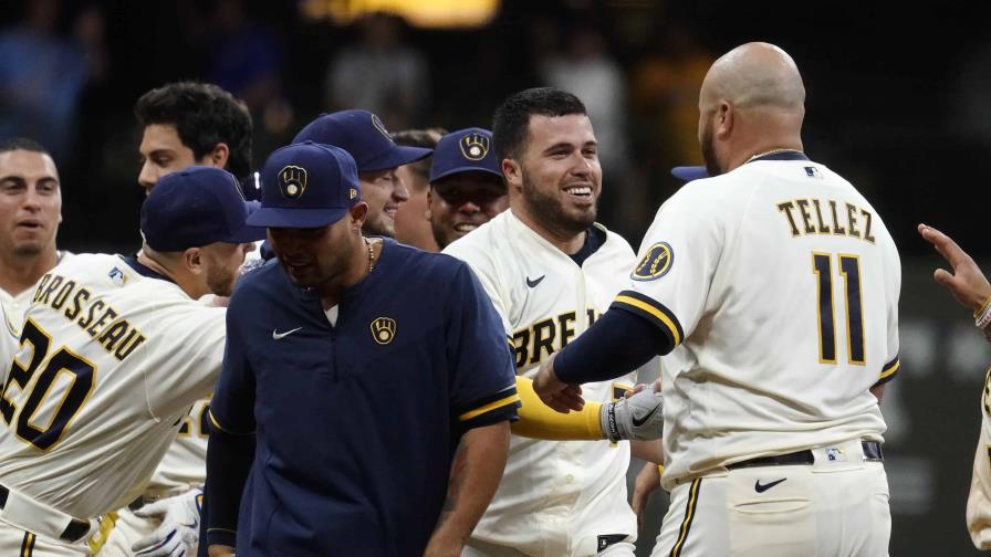 VIDEO | Cerveceros ganan a Dodgers con sencillo de Caratini en 11mo VIDEO | Cerveceros ganan a Dodgers con sencillo de Caratini en 11mo