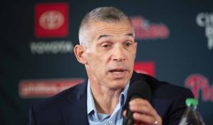 El ex mánager de los Filis, va a la cabina de los Cachorros