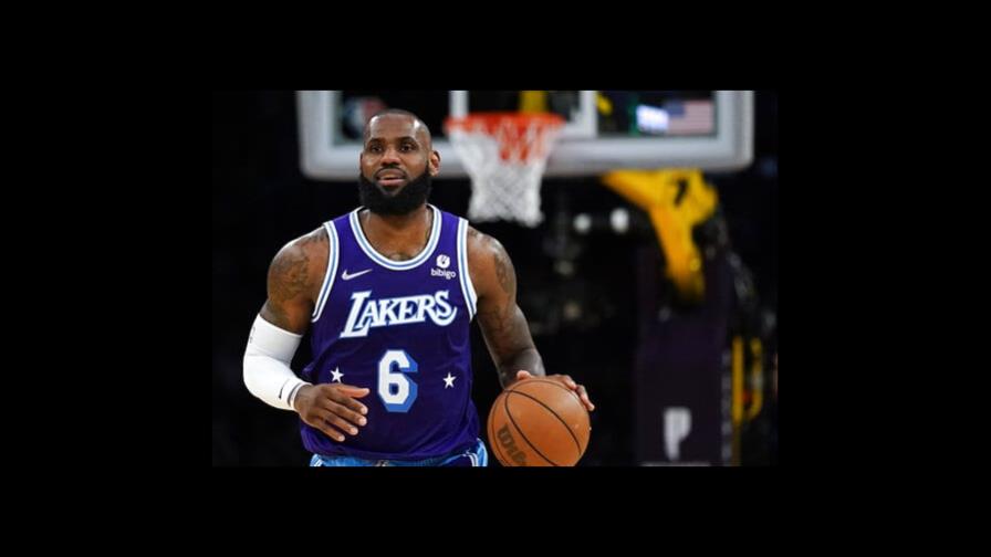 LeBron James firma extensión de US$97.1 millones y dos años con Lakers LeBron James firma extensión de US$97.1 millones y dos años con Lakers
