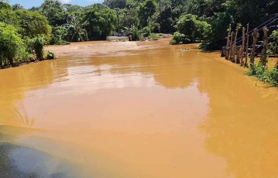 Las lluvias desbordan ríos Maguaca y Chacuey aislando varias comunidades en Cotuí