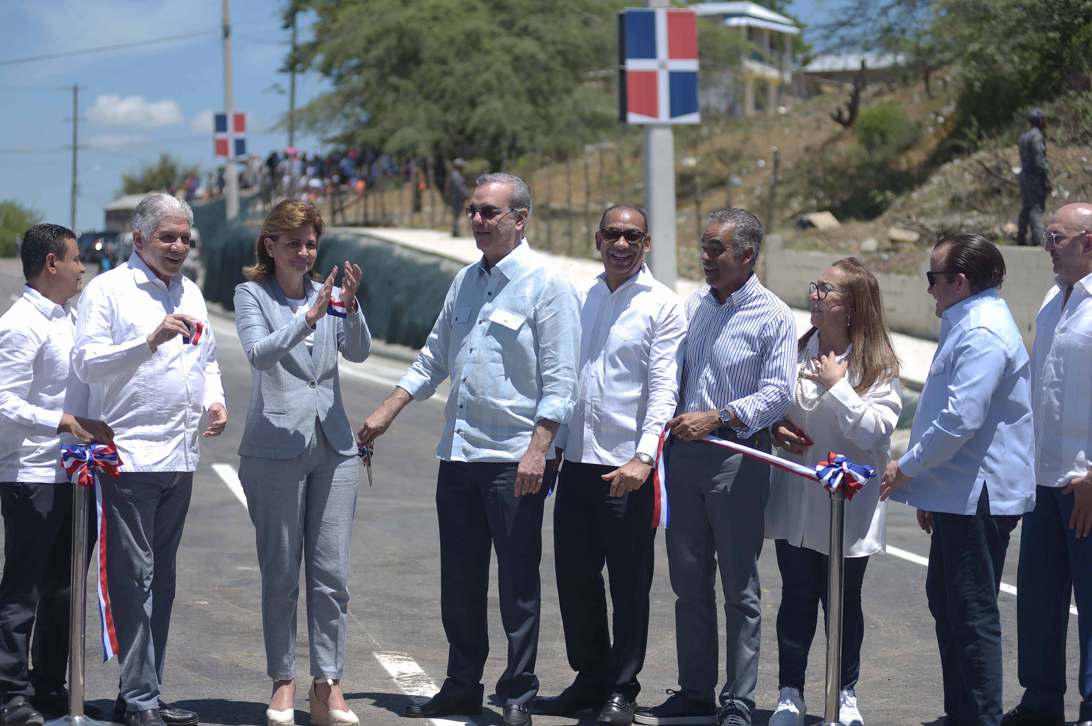 El presidente de la República, Luis Abinader, fue recibido con consignas reeleccionistas.