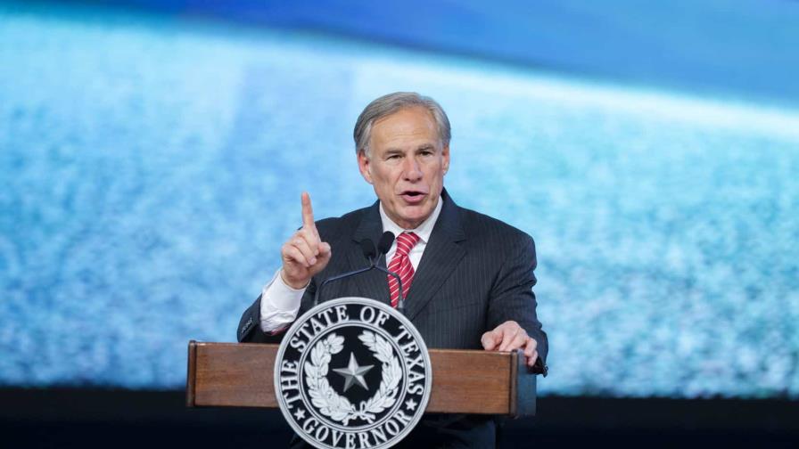 Nueva York acusa al gobernador de Texas de usar emigrantes como arma humana