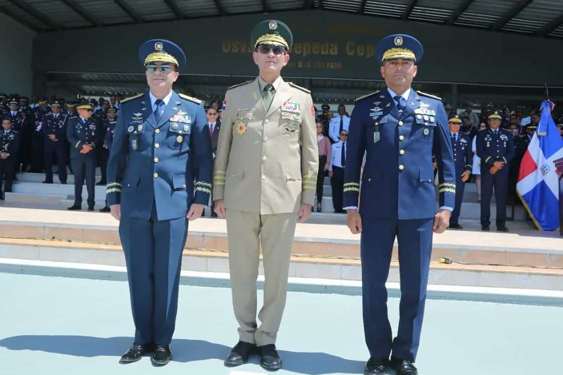 Traspaso de mando en la Fuerza Aérea se celebró en la Base Aérea de San Isidro. 