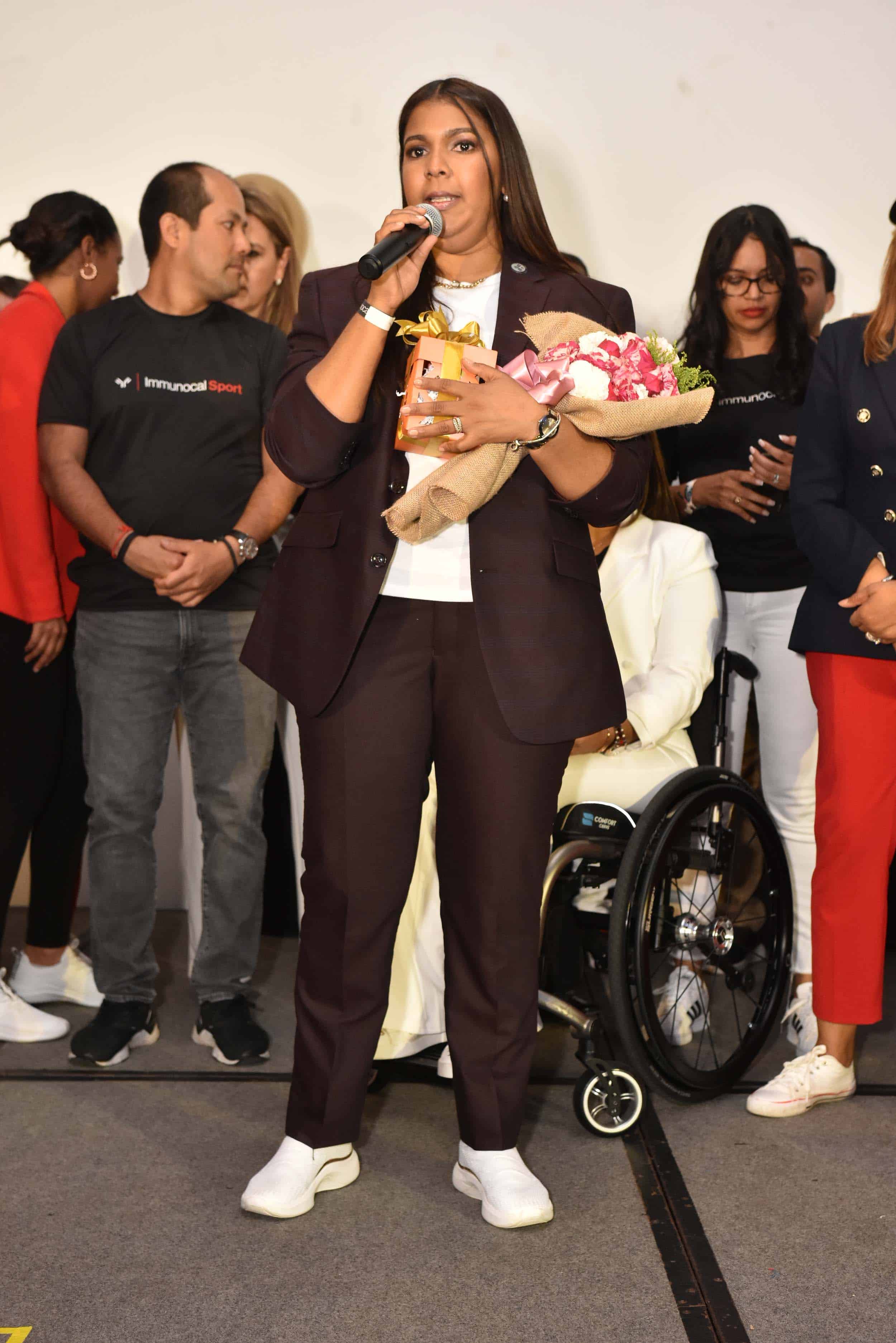 Reconocimiento a Yesenia Lizardo como nueva diamante.