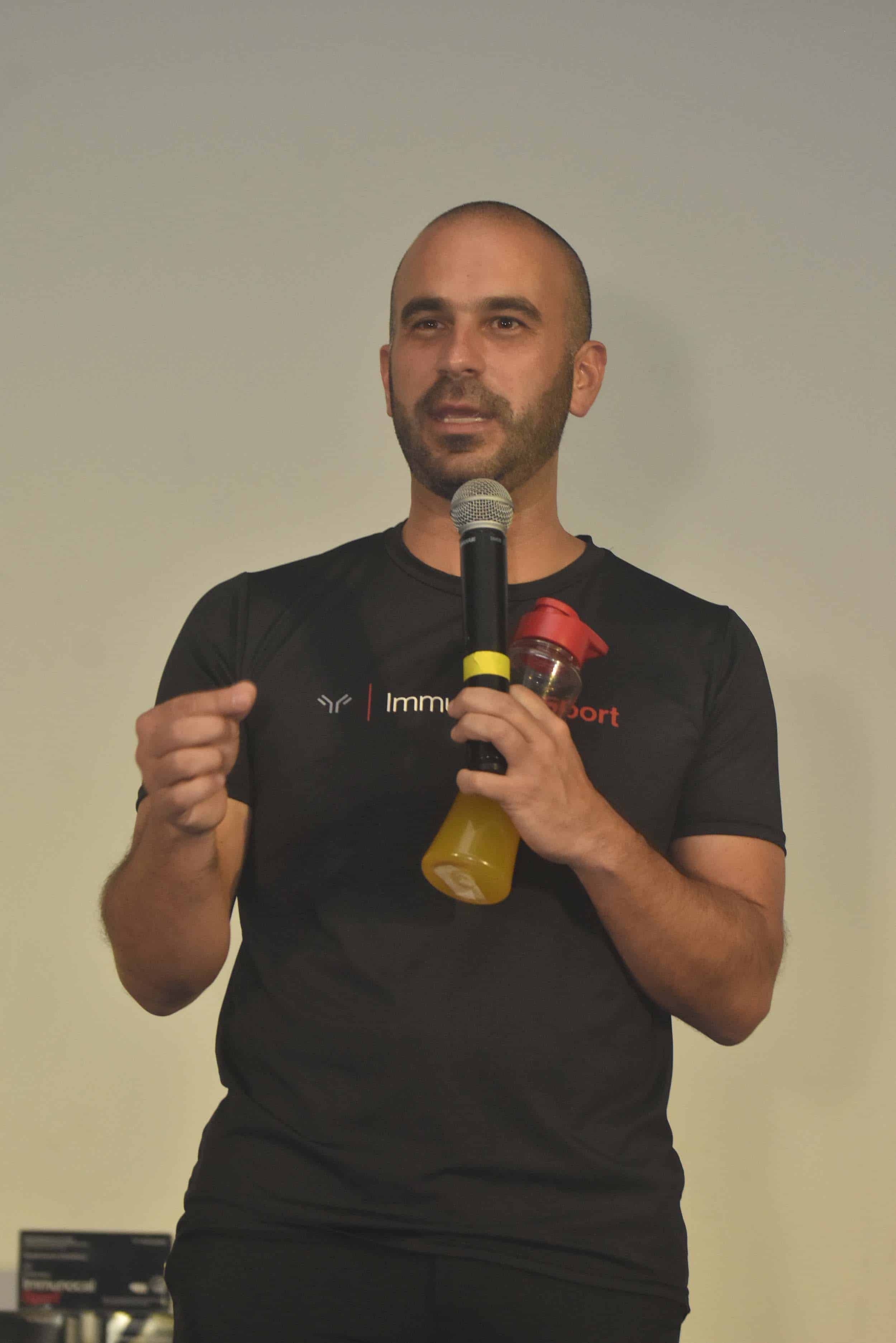 Mauricio Domenzain, interviene en la actividad.