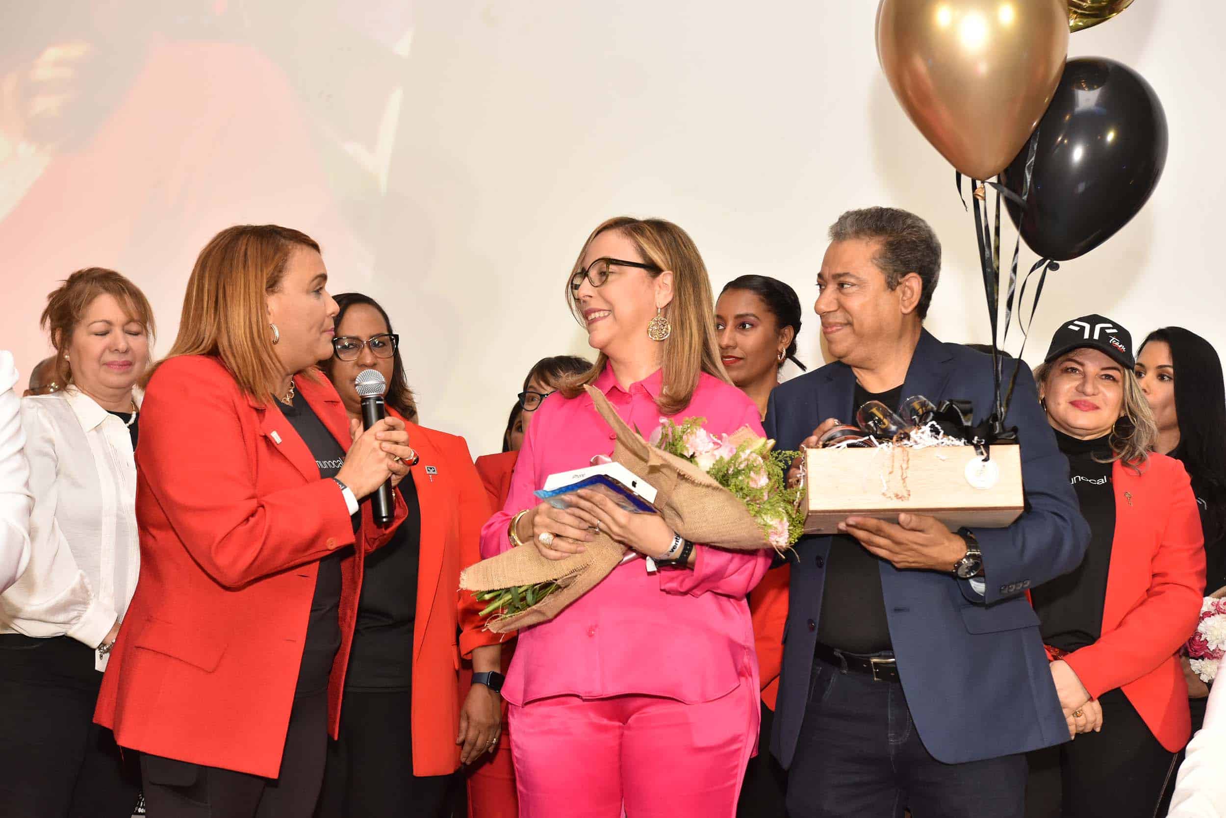 Reconocimiento a Juan y Esther Ortiz, como nuevos diamantes.