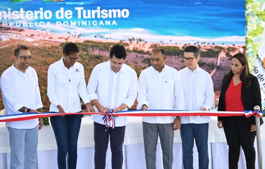 Ministerio de Turismo inaugura dos obras en la playa Macao