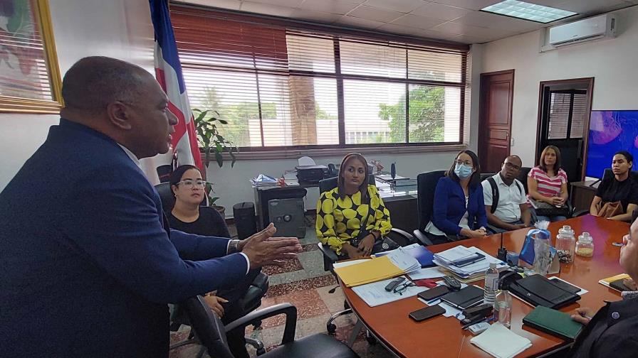 Sistema Penitenciario recibe médicos del SNS para reforzar servicios de salud de reclusos