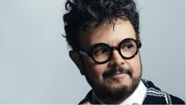 Aleks Syntek confiesa que no le gustan las mujeres operadas y recibe críticas