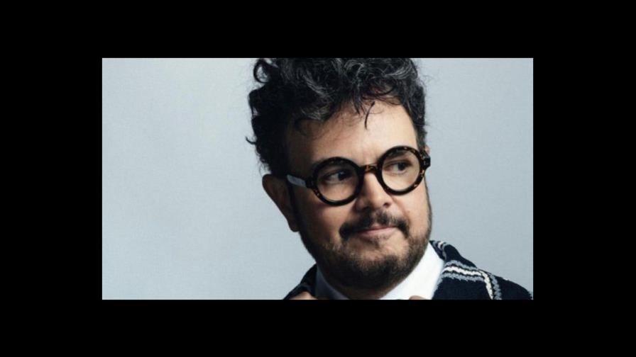 Aleks Syntek confiesa que no le gustan las mujeres operadas y recibe críticas