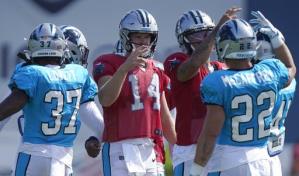 Rhule, sin prisa por decidir quarterback titular de Panthers