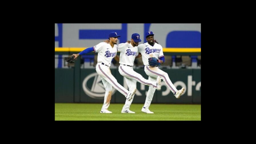 Lowe dispara jonrón; Rangers aplastan a Atléticos