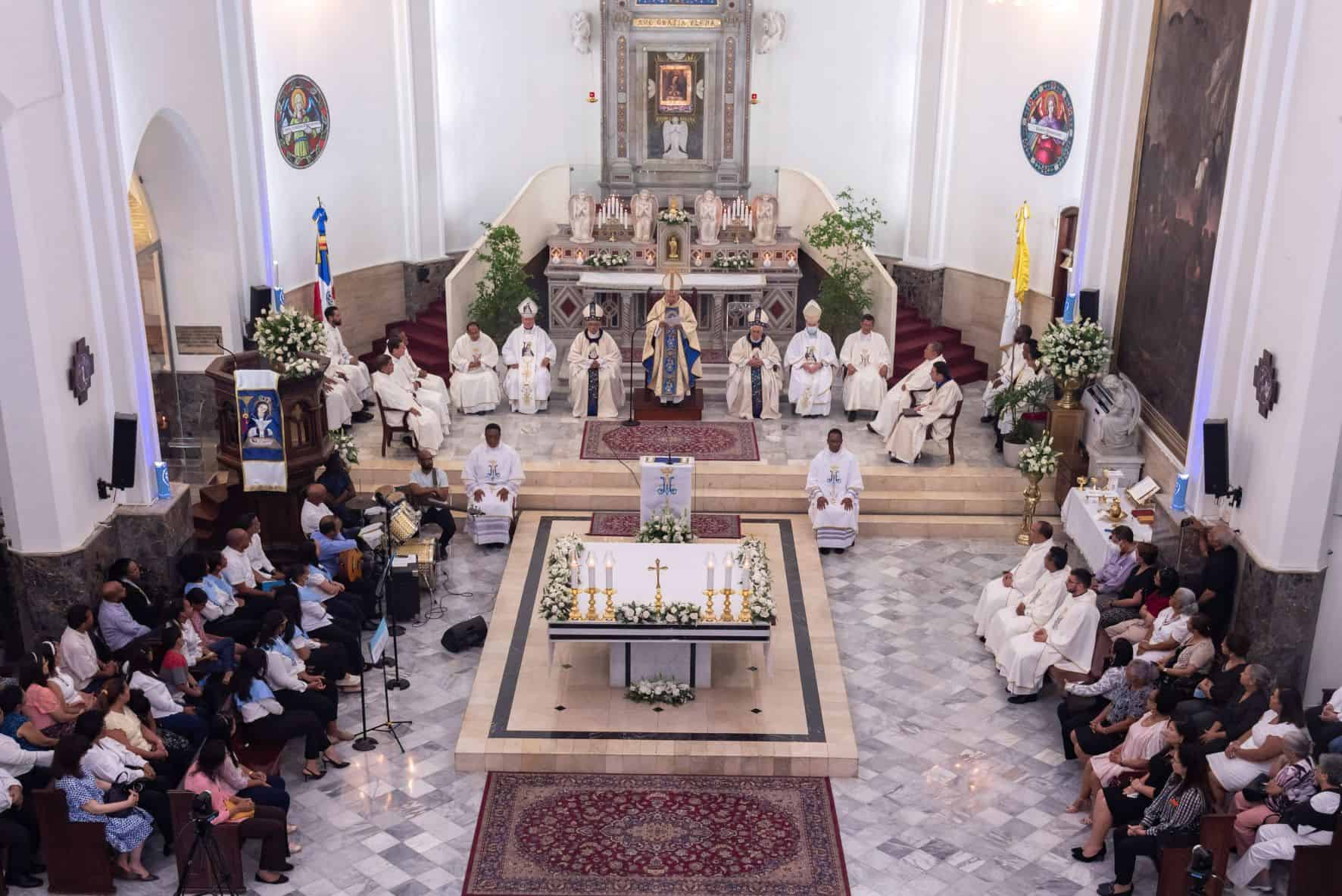 Otra vista del santuario de La Altagracia.