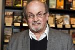 Sospechoso de apuñalar a Salman Rushdie se declara inocente de intento de asesinato