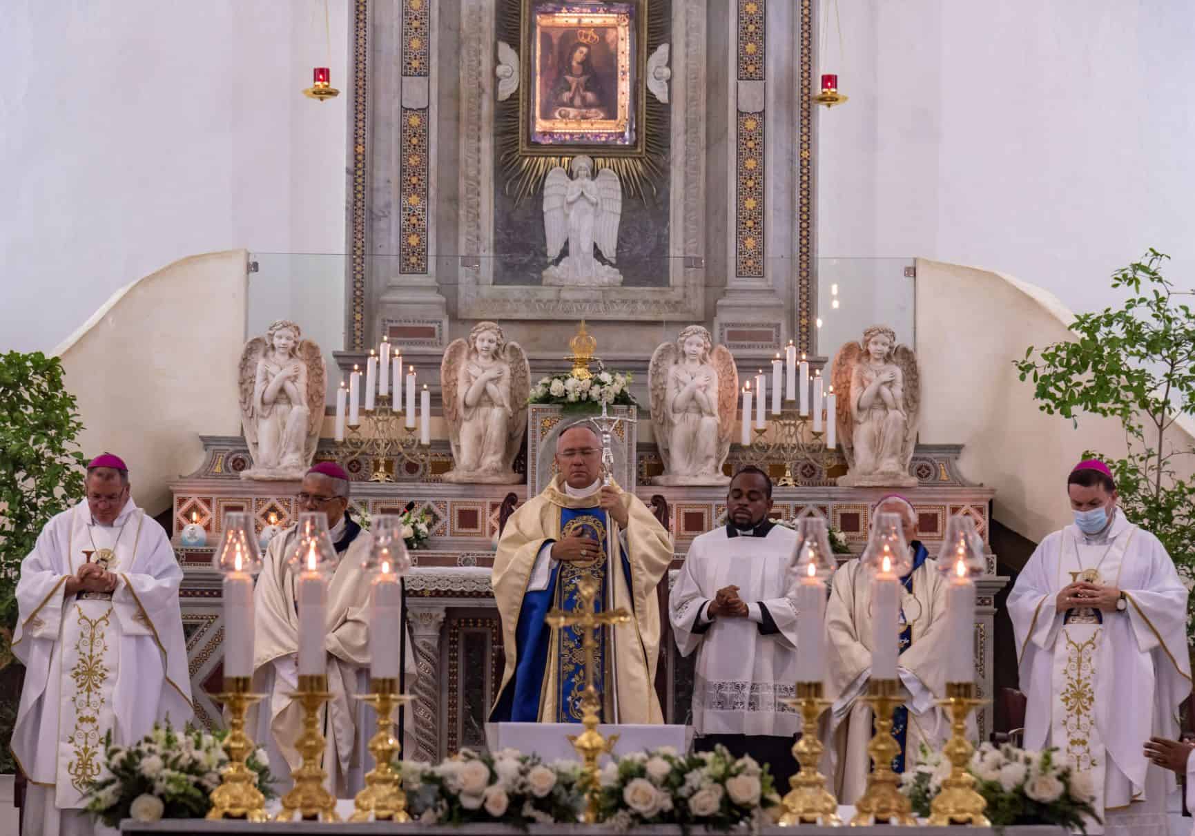Misa concelebrada en el santuario de la Altagracia.