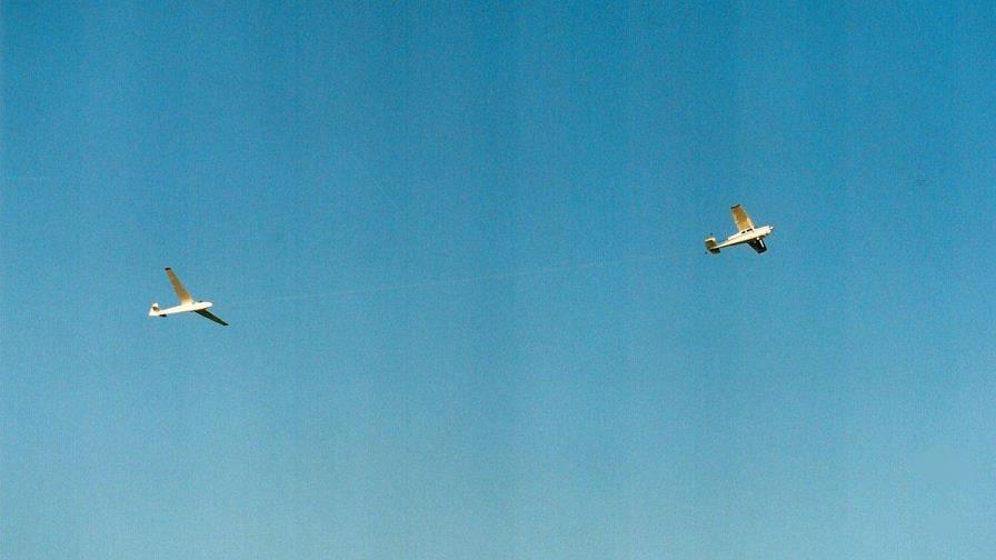 Choque de dos avionetas en California deja al menos dos muertos