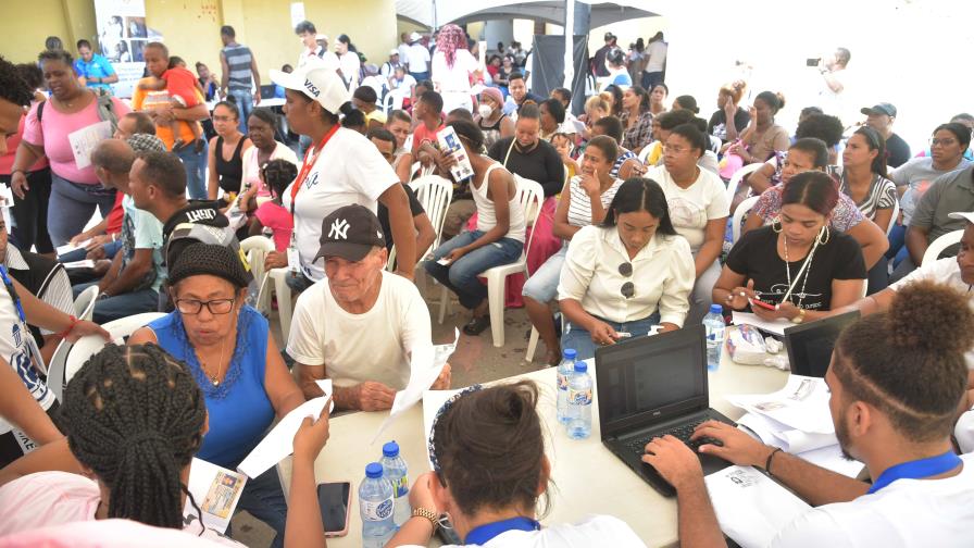 Gobierno inicia entrega de los RD$1,500 del Bono de Apoyo Familiar