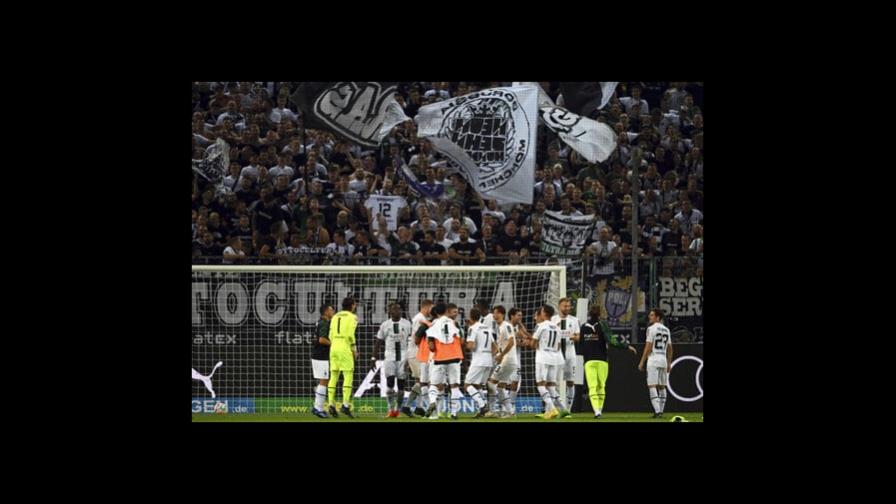 Plea convierte penal y Gladbach supera a Hertha