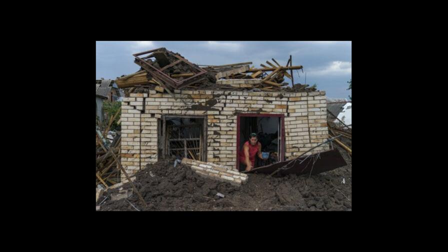 Evacuan pueblos rusos cerca de Ucrania tras incendio