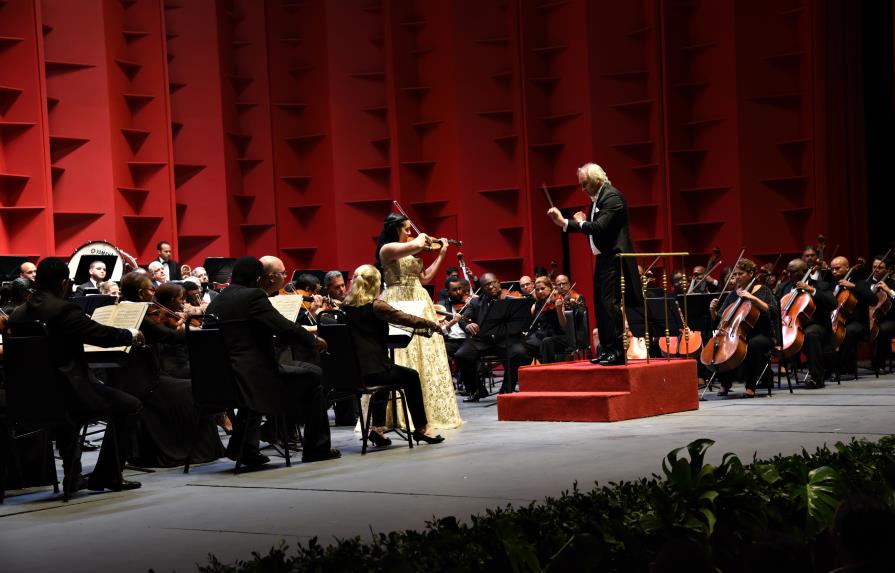 Orquesta Sinfónica Nacional inicia temporada de conciertos 2022 con la violinista Aisha Syed