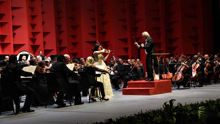 Orquesta Sinfónica Nacional inicia temporada de conciertos 2022 con la violinista Aisha Syed