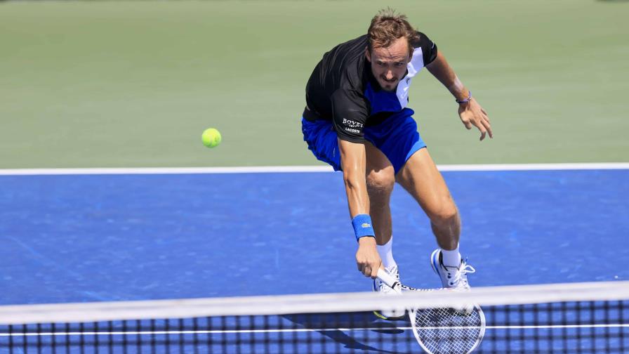 Medvedev pasa a cuartos del Masters de Cincinnati al batir a Shapovalov