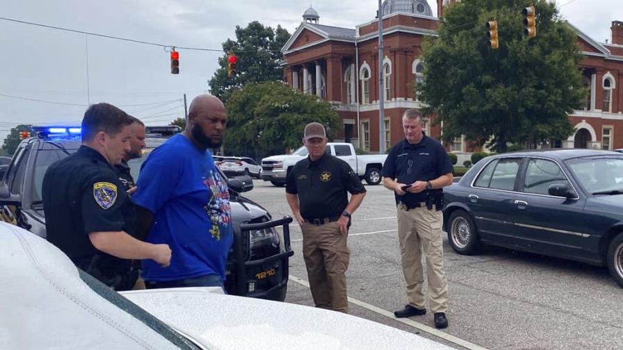 El sospechoso en ataques carreteros tenía arsenal en auto