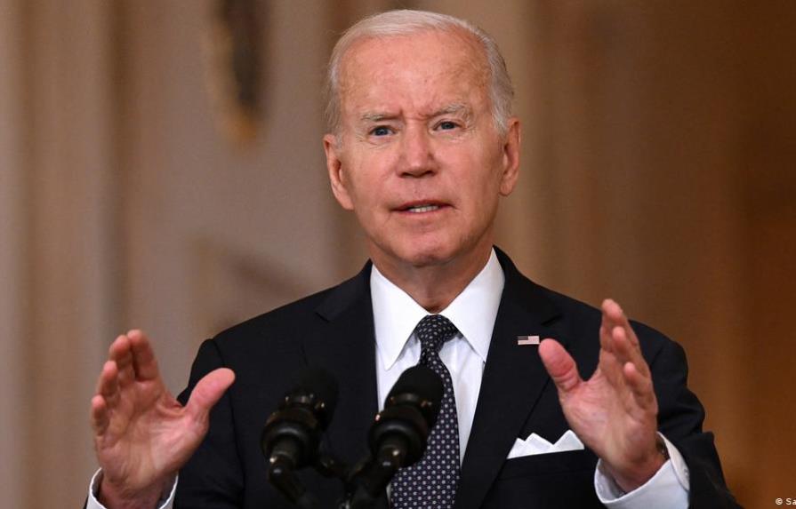 Biden cancela US$10,000 en deuda de préstamos estudiantiles federales