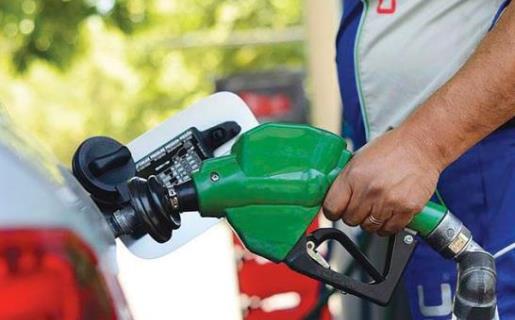 Más fondos para combustibles, pero el gobierno aún no anuncia baja en sus precios Más fondos para combustibles, pero el gobierno aún no anuncia baja en sus precios