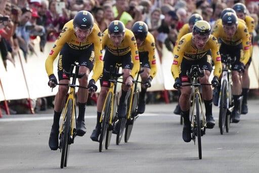 Jumbo-Visma, de Roglic, gana la 1ra etapa de Vuelta a España