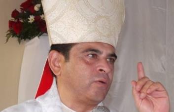 Policía de Nicaragua arresta a obispo y otros sacerdotes