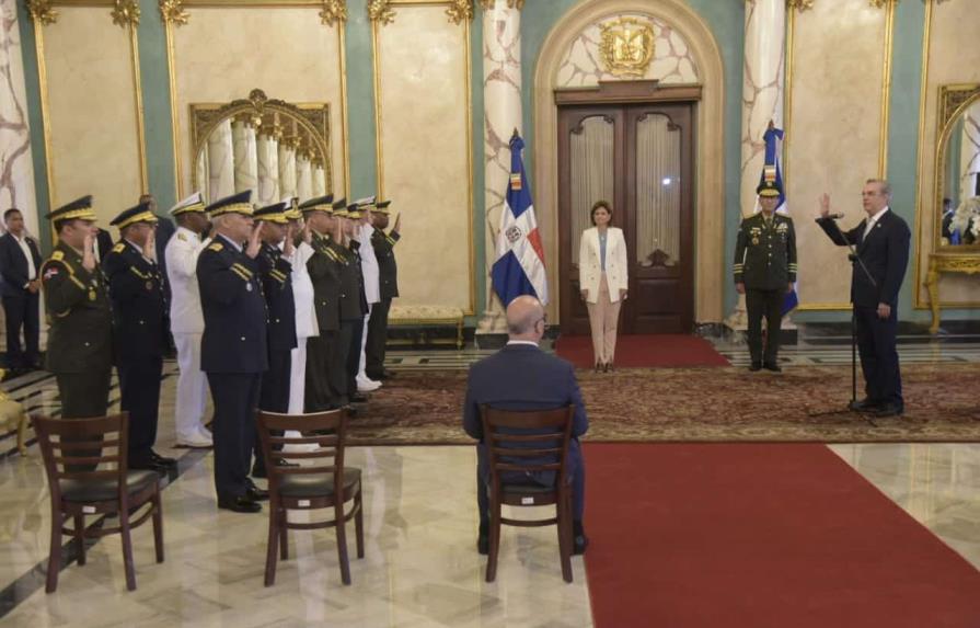 Jefes del Ejército, Armada y Fuerza Aérea prestan juramento al presidente Abinader