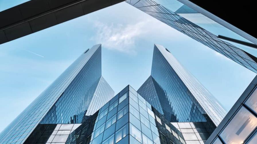 ¿Qué es el índice de los rascacielos que usan los economistas?