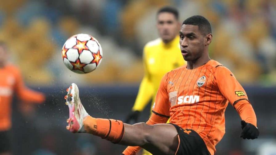 El brasileño Tetê guía a Lyon a goleada sobre Troyes en liga francesa El brasileño Tetê guía a Lyon a goleada sobre Troyes en liga francesa