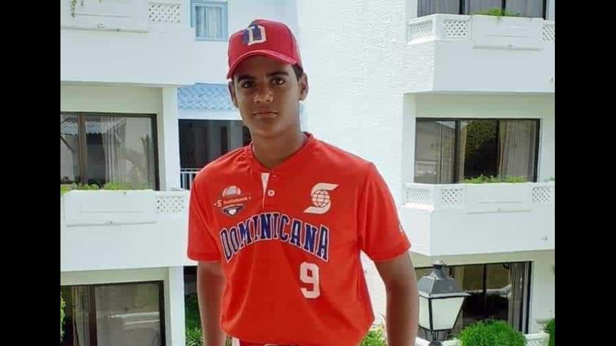 Joven prospecto de béisbol muere atropellado por un carro en Santiago