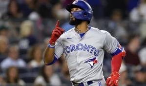 Teoscar Hernández jonroneó y los Azulejos prolongan la pesadilla de los  Yanquis