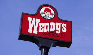 Wendy’s deja de servir lechuga ante brote de E. coli en Estados Unidos