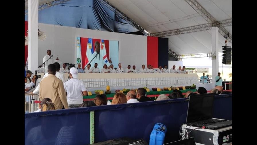 Autoridades entregan títulos de propiedad a 986 comunitarios de Palenque Autoridades entregan títulos de propiedad a 986 comunitarios de Palenque