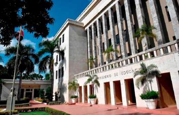 Los docentes con calificación entre 65 y 69 recibirán incentivos salarial de un 7%
