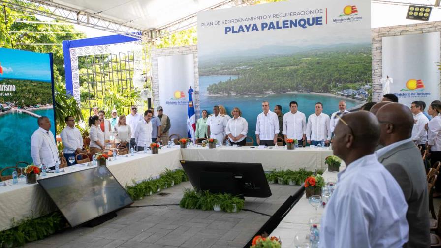 Gobierno deja iniciados trabajos de remodelación en playa Palenque