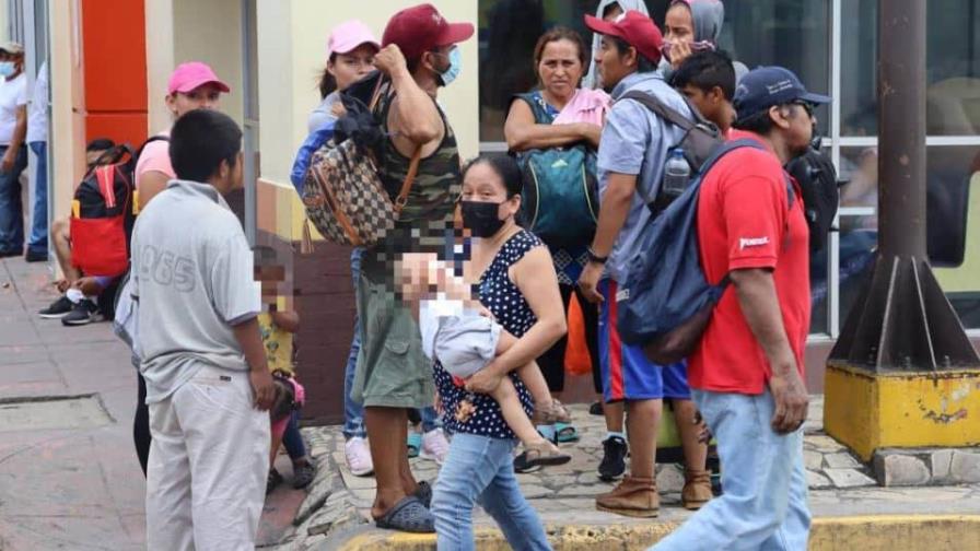 Caravana con 500 migrantes parte de la frontera sur de México rumbo a EEUU