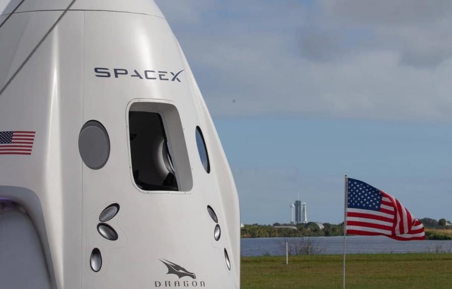 La cápsula de carga de SpaceX llega a las aguas de Florida desde la EEI