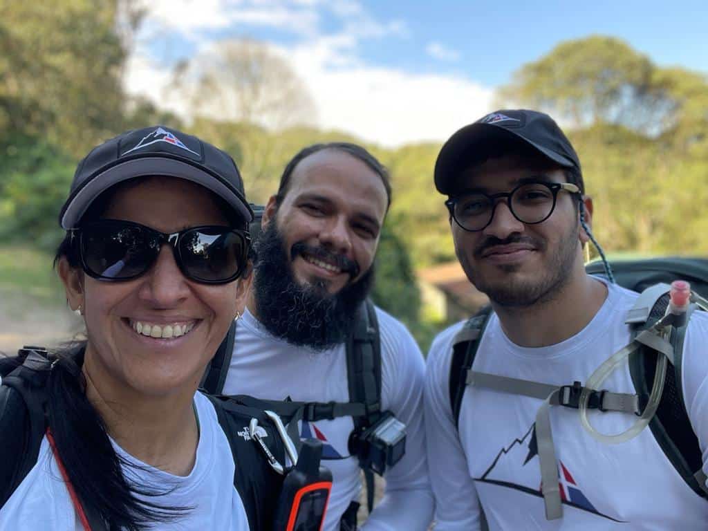 Thais Herrera, y Yamil Aristy, en la partida a la montaña Kilimanjaro de África, el domingo 21 de agosto del 2022.