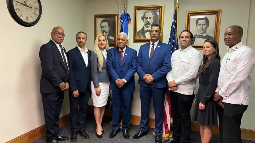 Enrique García asume como nuevo cónsul general de Boston Enrique García asume como nuevo cónsul general de Boston