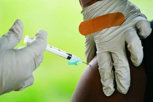 Pfizer busca aprobación de refuerzo actualizado de su vacuna contra el COVID-19