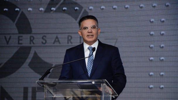 Cúpula empresarial sugiere a empleadores hacer un ajuste voluntario de salarios