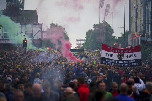 Fanáticos de Manchester United protestan contra dueños