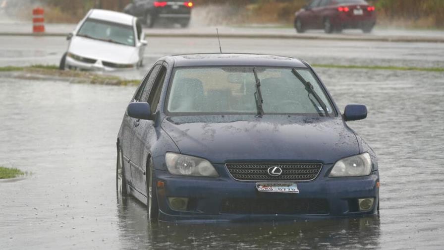 Heavy rain floods streets across Dallas-Fort Worth area