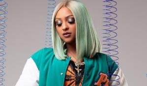 Tirotean veh&iacute;culo de la cantante urbana la Perversa