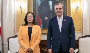 Abinader recibe a la asesora dominicana de Biden en el Departamento de Estado de EE.UU.